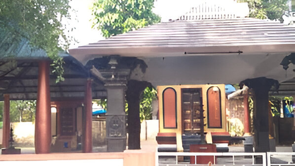 Devotees offering prayers at Lord Ganesha temple in Bathery