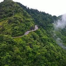 Scenic drive through Thamarassery Churam forests